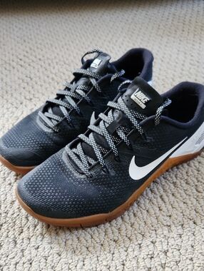 Nike Metcon 4 Mens size 8 Black White Gum